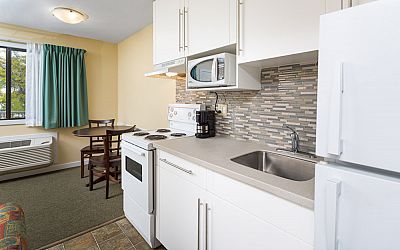 Siesta Suites Kelowna