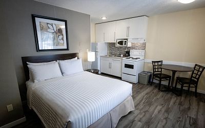 Siesta Suites Kelowna