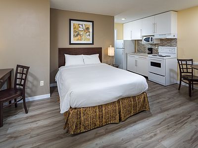 Siesta Suites Kelowna